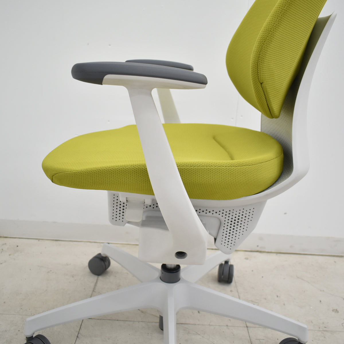 【中古】コクヨ　イング　固定肘　バーチカルタイプ　2025110507【中古オフィス家具】