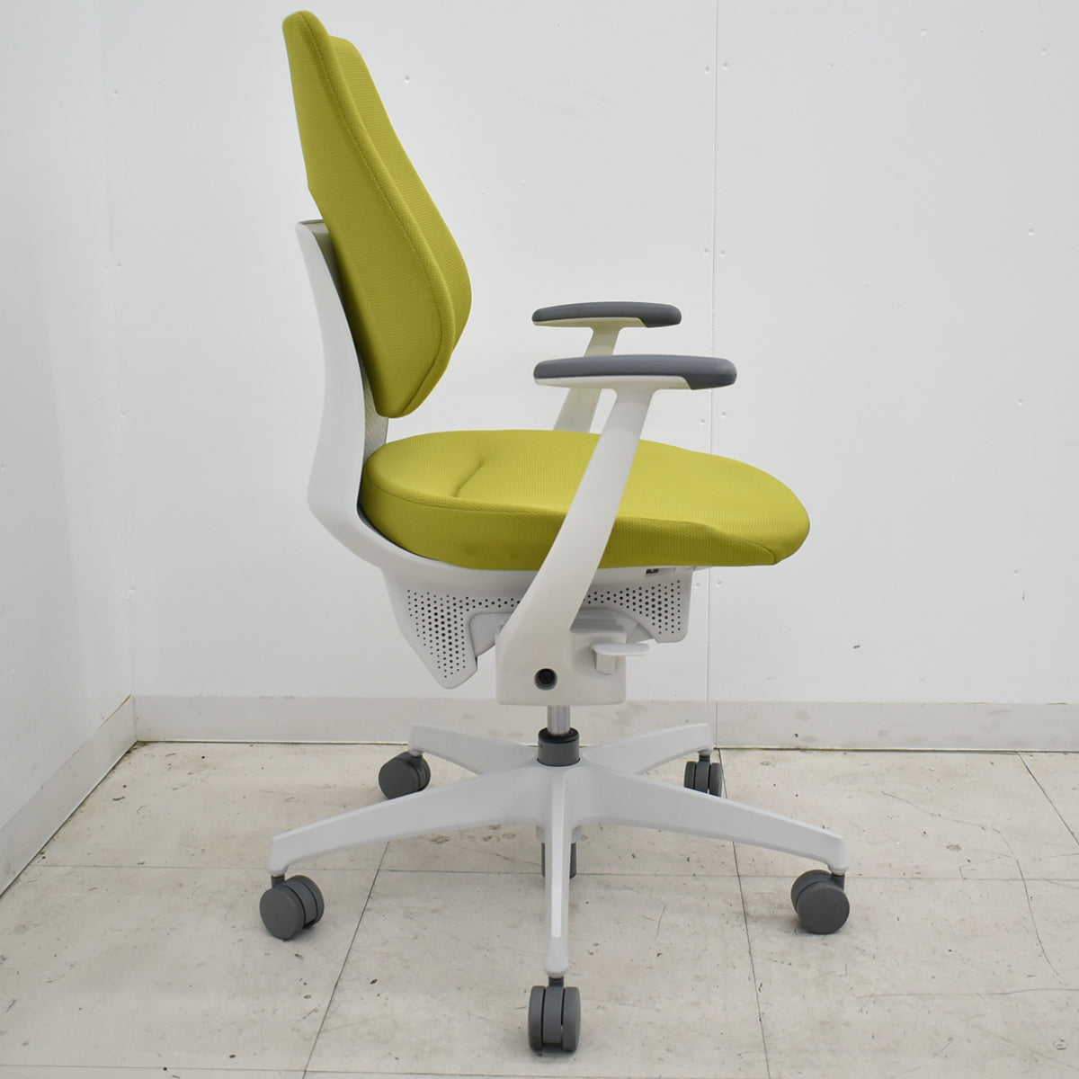 【中古】コクヨ　イング　固定肘　バーチカルタイプ　2025110507【中古オフィス家具】