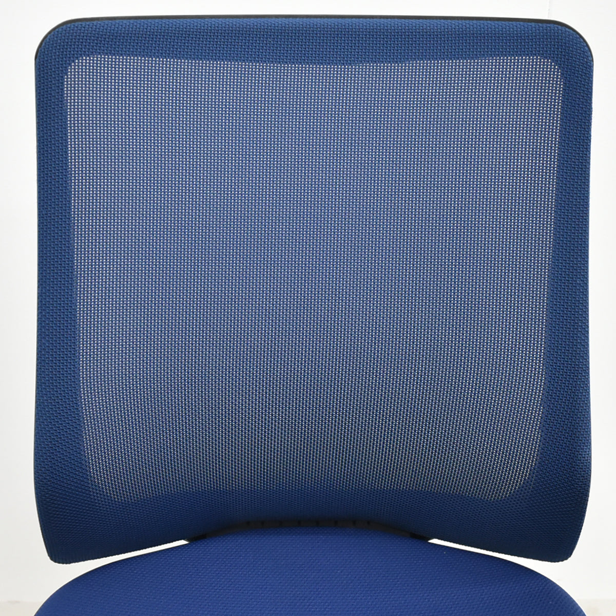 【中古】オカムラ　フルーエントチェア　ローバック　可動肘　2025110508【中古オフィス家具】