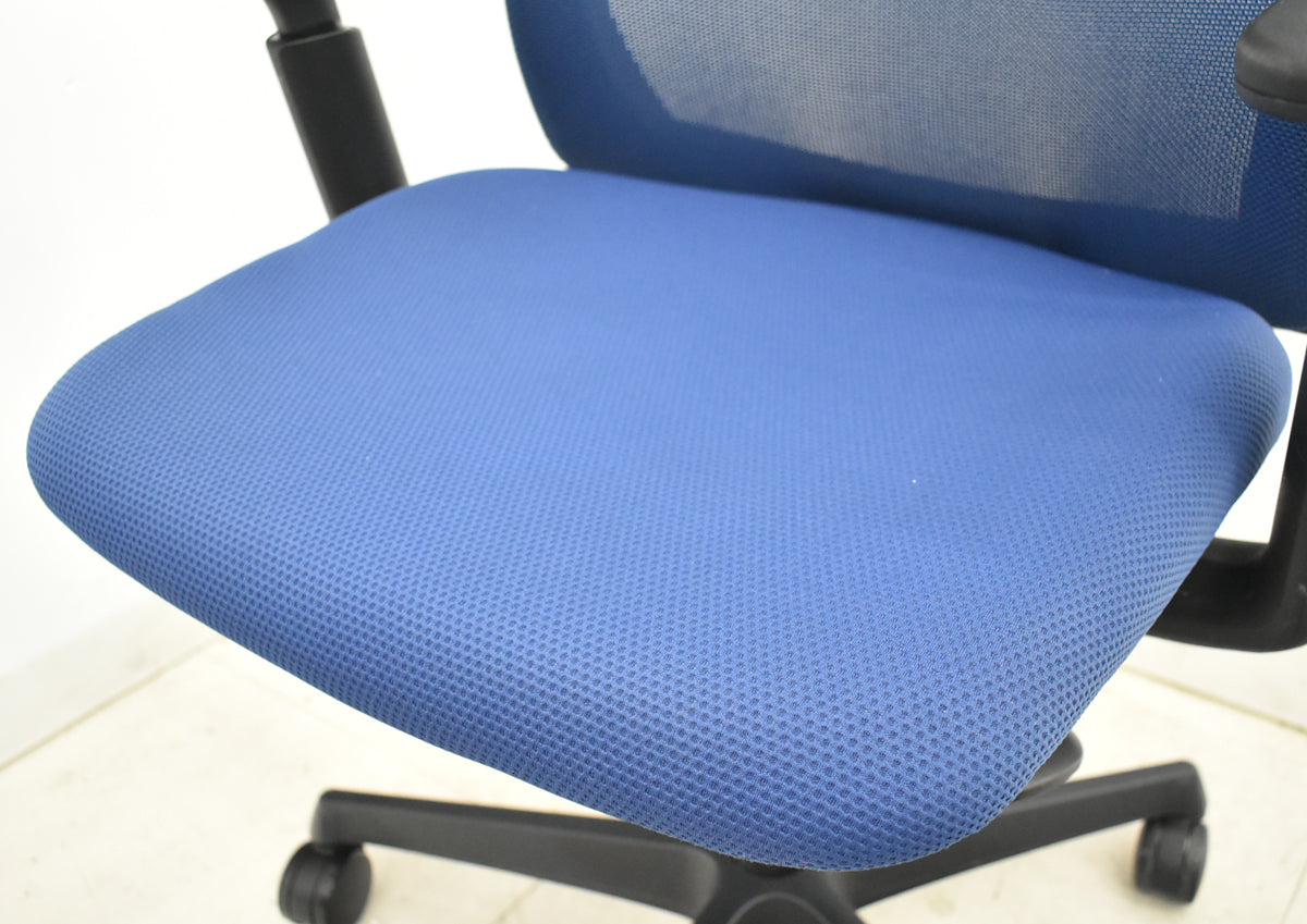 【中古】オカムラ　フルーエントチェア　ローバック　可動肘　2025110508【中古オフィス家具】