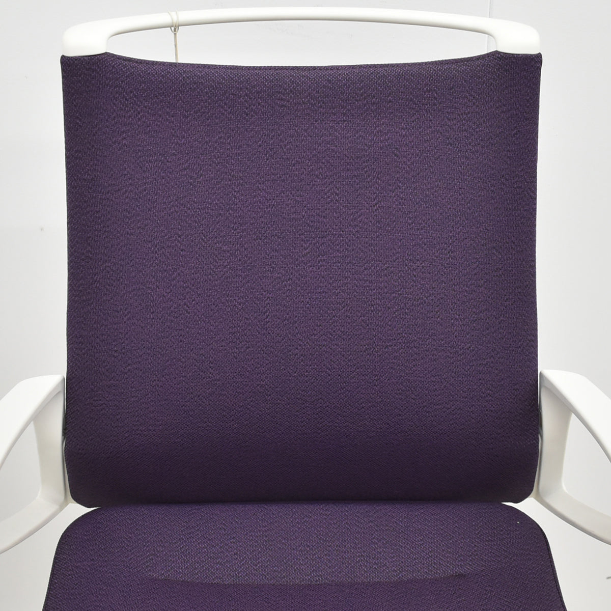 【中古】オカムラ　モードチェア　ローバック　固定肘　ポリッシュ　2025110602【中古オフィス家具】