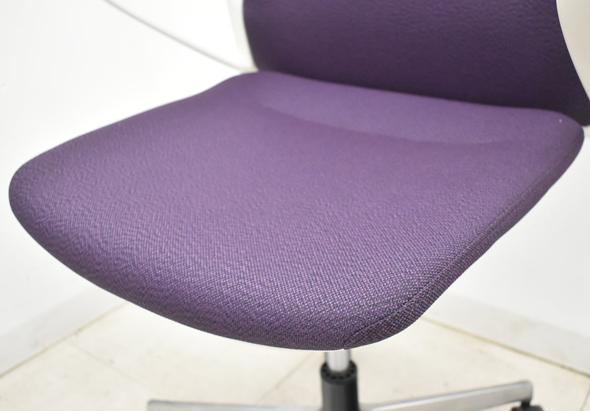 【中古】オカムラ　モードチェア　ローバック　固定肘　ポリッシュ　2025110602【中古オフィス家具】