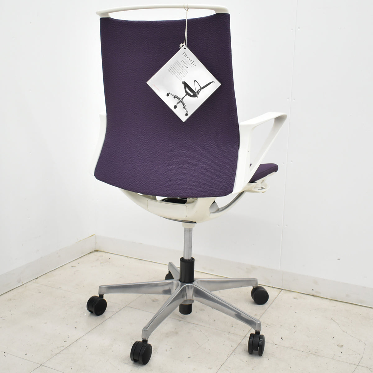 【中古】オカムラ　モードチェア　ローバック　固定肘　ポリッシュ　2025110602【中古オフィス家具】