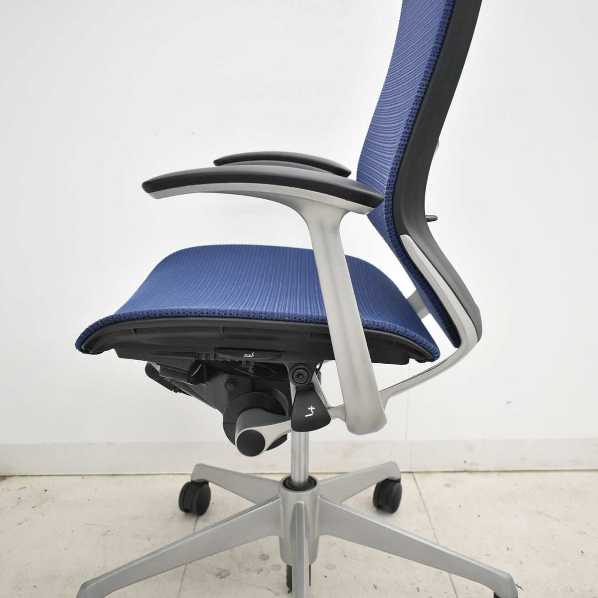 【中古】オカムラ　バロン　ハイバック　固定肘　ランバーサポート　シルバー脚　肘パッド新品交換済　2025110603【中古オフィス家具】