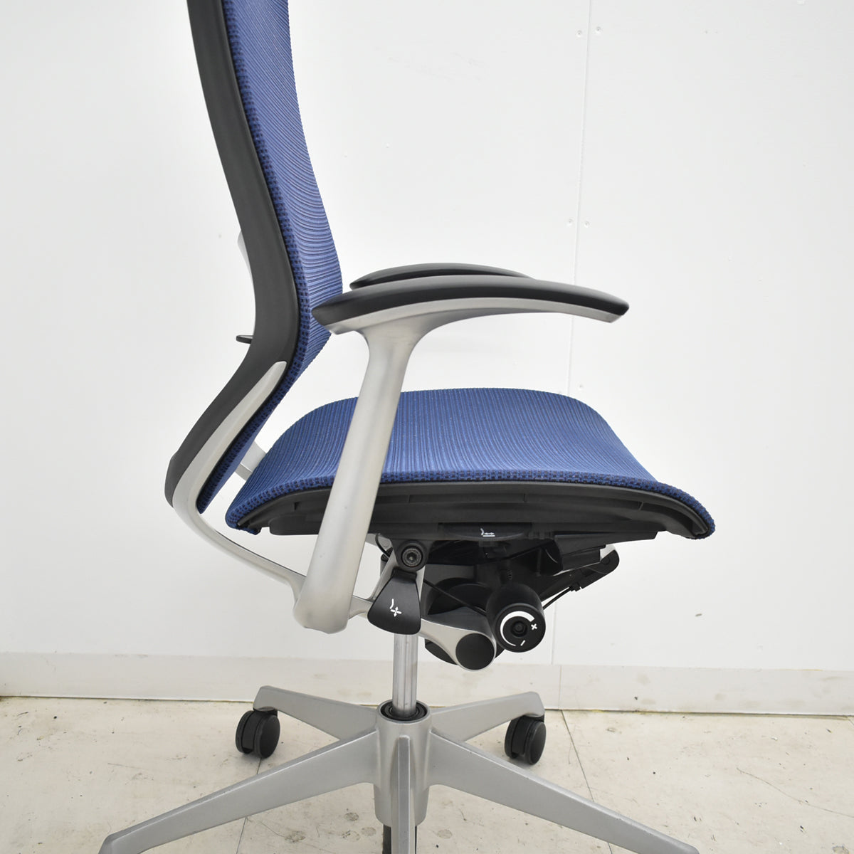 【中古】オカムラ　バロン　ハイバック　固定肘　ランバーサポート　シルバー脚　肘パッド新品交換済　2025110603【中古オフィス家具】