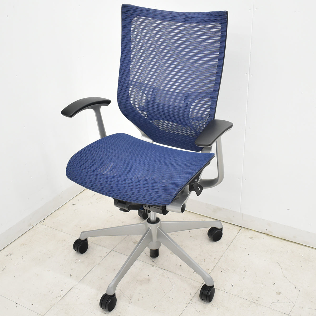 【中古】オカムラ　バロン　ハイバック　固定肘　ランバーサポート　シルバー脚　肘パッド新品交換済　2025110603【中古オフィス家具】