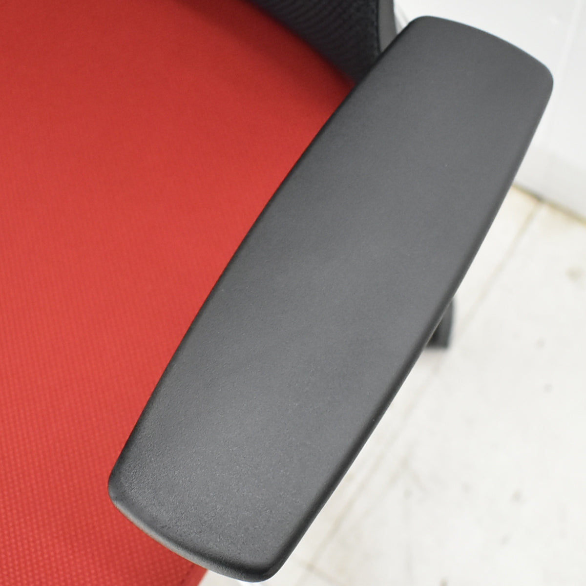 【中古】コクヨ　ベゼル　固定肘　ポリッシュ　2025110606【中古オフィス家具】