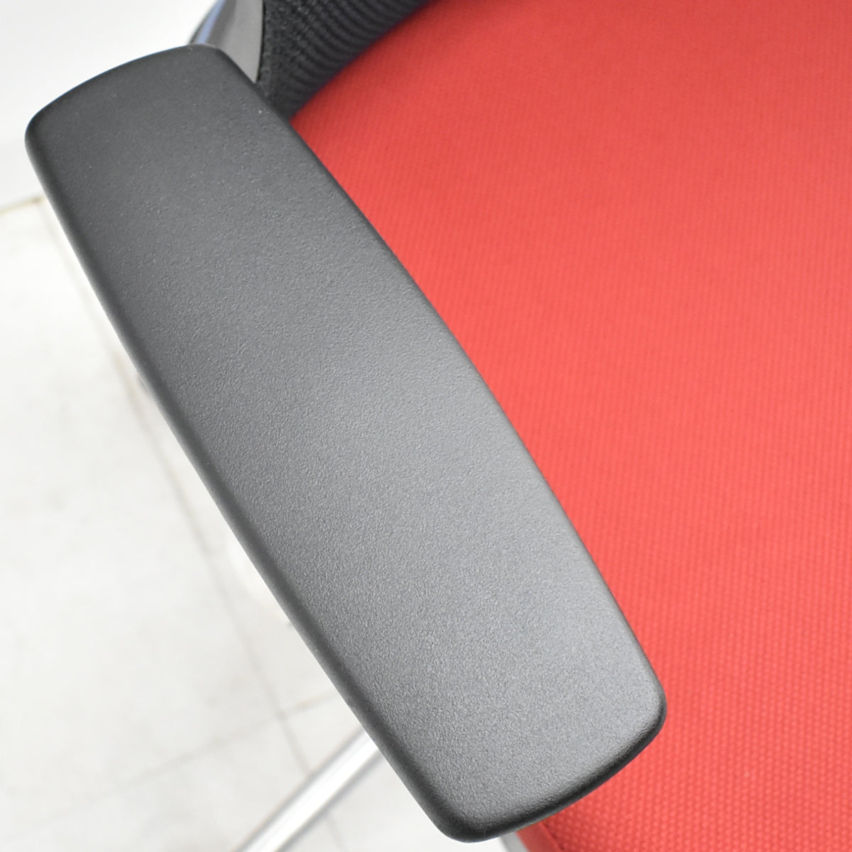 【中古】コクヨ　ベゼル　固定肘　ポリッシュ　2025110606【中古オフィス家具】