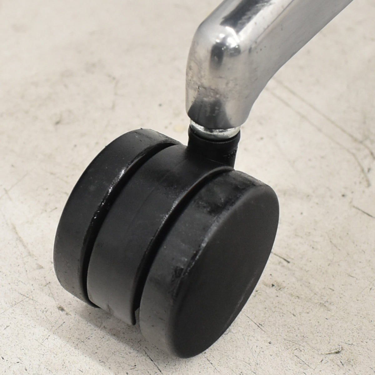 【中古】コクヨ　ベゼル　固定肘　ポリッシュ　2025110606【中古オフィス家具】