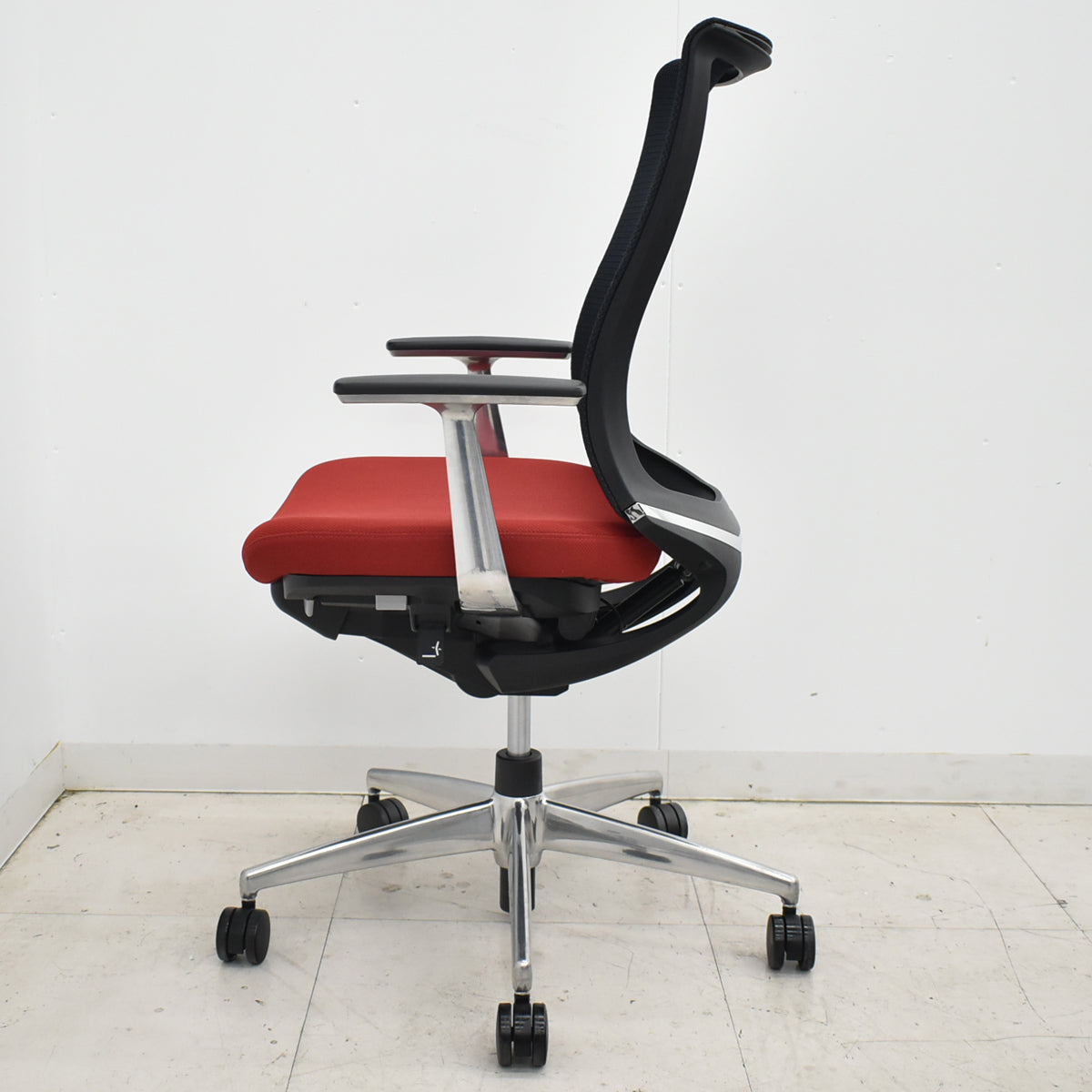 【中古】コクヨ　ベゼル　固定肘　ポリッシュ　2025110606【中古オフィス家具】