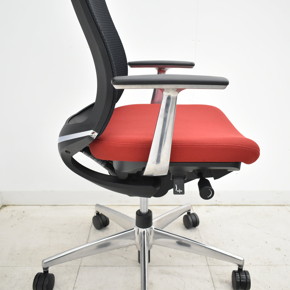 【中古】コクヨ　ベゼル　固定肘　ポリッシュ　2025110606【中古オフィス家具】