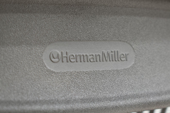 ハーマン・ミラー　アーロンチェア　Bサイズ　スタンダード　ランバーサポート　可動肘　肘レバータイプ　2023082107【中古オフィス家具】【中古】