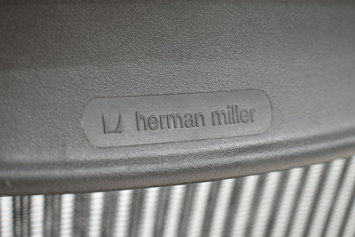 ハーマン・ミラー　アーロンチェア　Bサイズ　フル装備　ランバーサポート　2023082403【中古オフィス家具】【中古】