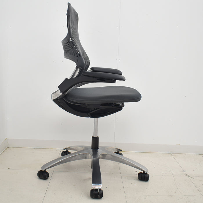 【中古】Knoll　ジェネレーション　可動肘　アルミミラー脚　2024102603【中古オフィス家具】