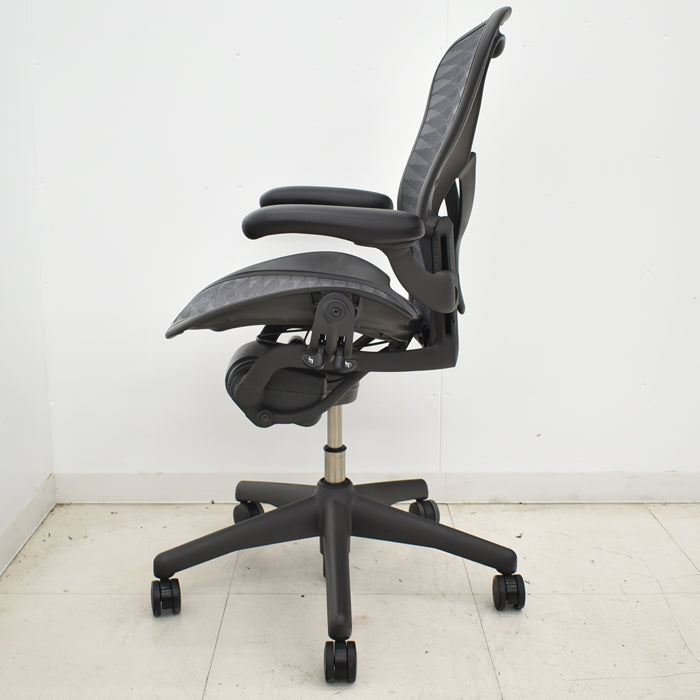 【中古】ハーマンミラー　アーロンチェア　Bサイズ　フル装備　ポスチャーフィット　タキシードメッシュ　肘レバータイプ　2025042206【中古オフィス家具】
