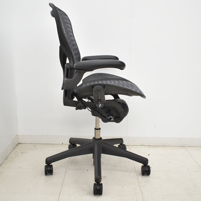 【中古】ハーマンミラー　アーロンチェア　Bサイズ　フル装備　ポスチャーフィット　タキシードメッシュ　肘レバータイプ　2025042206【中古オフィス家具】