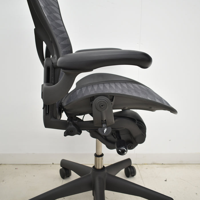 【中古】ハーマンミラー　アーロンチェア　Bサイズ　フル装備　ポスチャーフィット　タキシードメッシュ　肘レバータイプ　2025042206【中古オフィス家具】