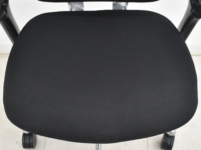 【中古】[難有]オカムラ　コンテッサ　可動肘　ランバーサポート　ポリッシュ　2025070803【中古オフィス家具】