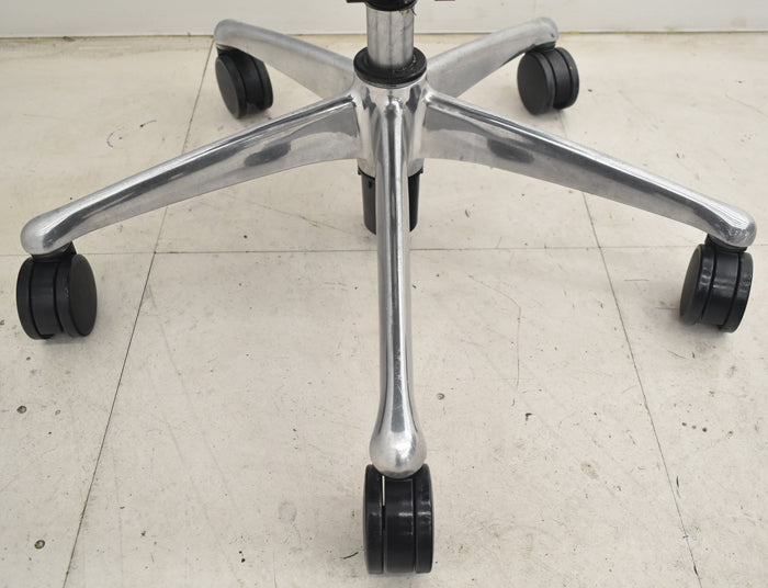 【中古】[難有]オカムラ　コンテッサ　可動肘　ランバーサポート　ポリッシュ　2025070803【中古オフィス家具】