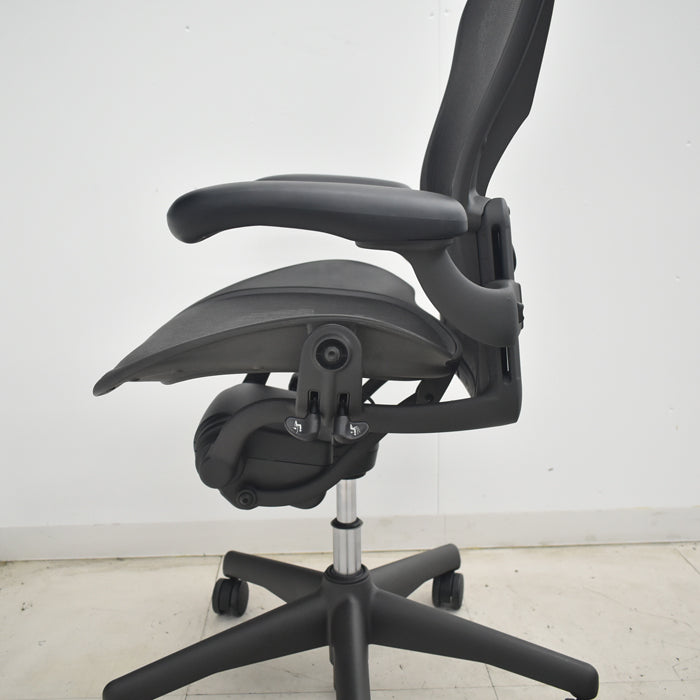【中古】ハーマンミラー　アーロンチェア　Bサイズ　フル装備　ランバーサポート　2025070907【中古オフィス家具】