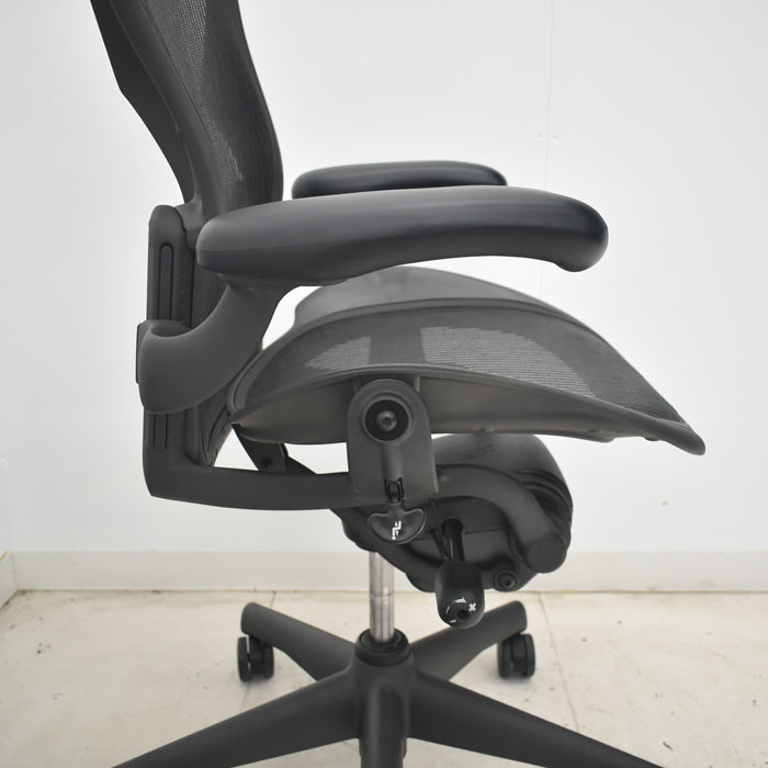 【中古】ハーマンミラー　アーロンチェア　スタンダード　Ｂサイズ　ランバーサポート　2025070908【中古オフィス家具】