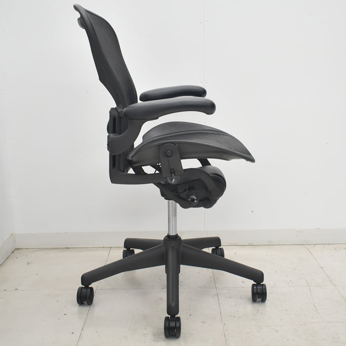 【中古】ハーマンミラー　アーロンチェア　Bサイズ　フル装備　ランバーサポート　2025071005【中古オフィス家具】