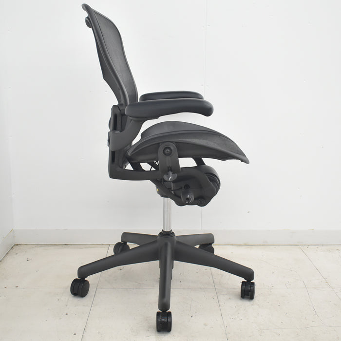 【中古】ハーマンミラー　アーロンチェア　Bサイズ　フル装備　ランバーサポート　2025071006【中古オフィス家具】