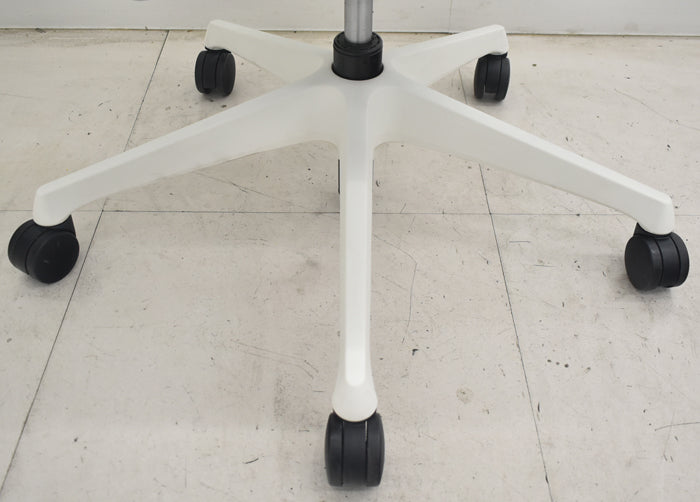 【中古】オカムラ　シルフィー　ハイバック　固定肘　バックカーブアジャスト　前傾機能　2025071008【中古オフィス家具】