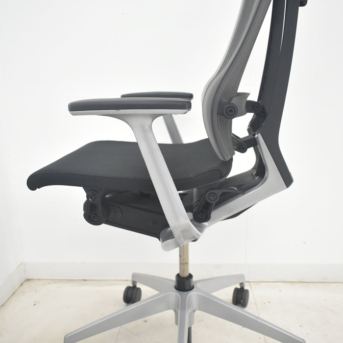 【中古】イトーキ　スピーナ　固定肘　エラストマーバック　可動ヘッドレスト　ハンガー　2025071601【中古オフィス家具】