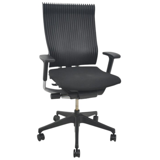 【中古】イトーキ　スピーナ　可動肘　エラストマーバック　2018年製　2025071602【中古オフィス家具】
