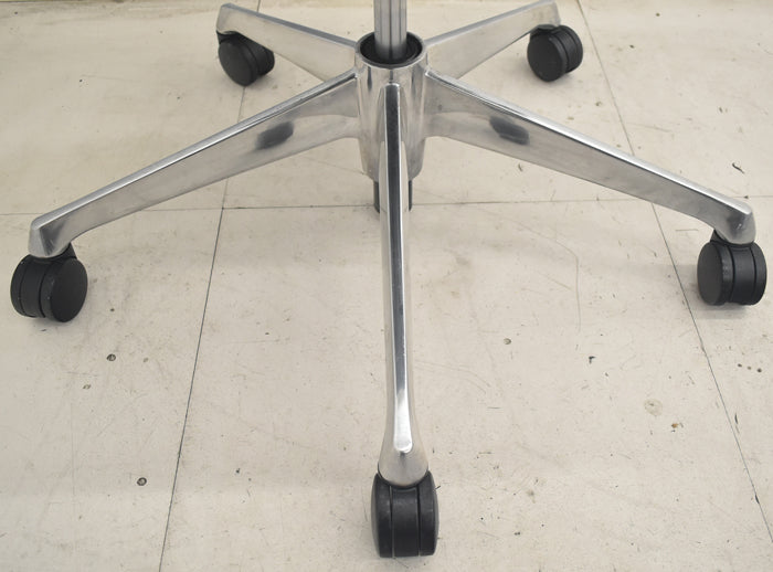 【中古】オカムラ　バロン　ハイバック　可動肘　アルミポリッシュ　2025071604【中古オフィス家具】