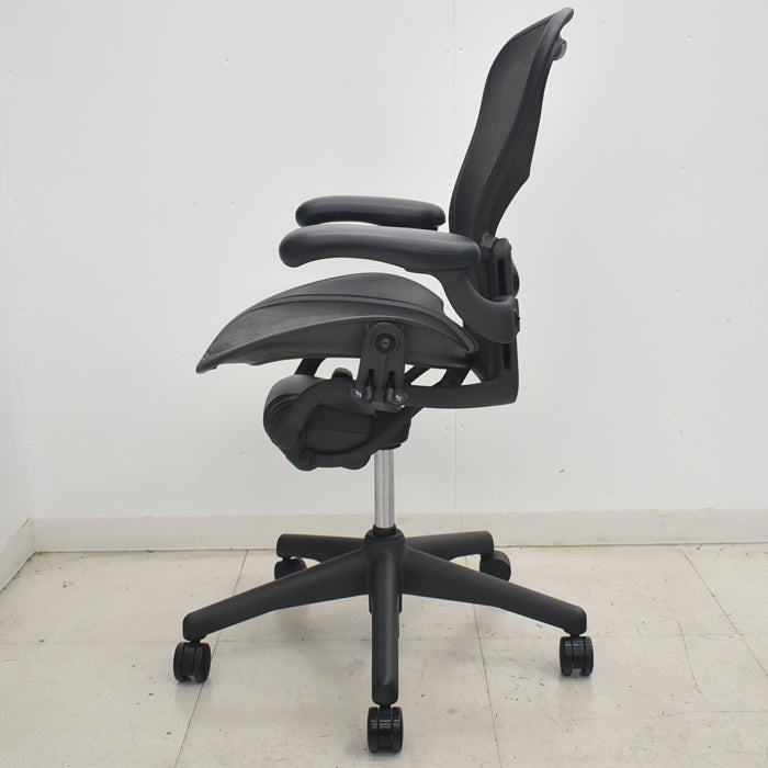【中古】ハーマンミラー　アーロンチェア　Bサイズ　フル装備　ランバーサポート　2025071905【中古オフィス家具】