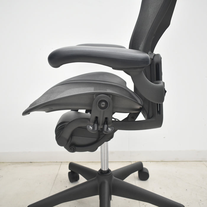 【中古】ハーマンミラー　アーロンチェア　Bサイズ　フル装備　ランバーサポート　2025071905【中古オフィス家具】
