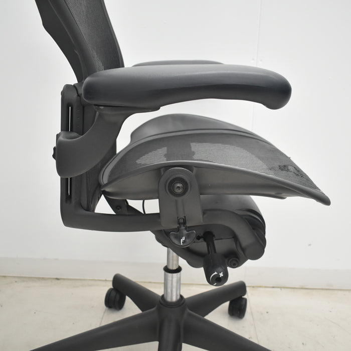 【中古】ハーマンミラー　アーロンチェア　Bサイズ　フル装備　2025071907【中古オフィス家具】