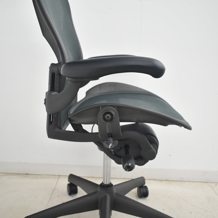 【中古】ハーマンミラー　アーロンチェア　Bサイズ　フル装備　ランバーサポート　ハンガー　2025072203【中古オフィス家具】