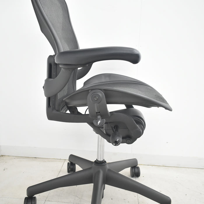 【中古】ハーマンミラー　アーロンチェア　Bサイズ　フル装備　ランバーサポート　2025072204【中古オフィス家具】