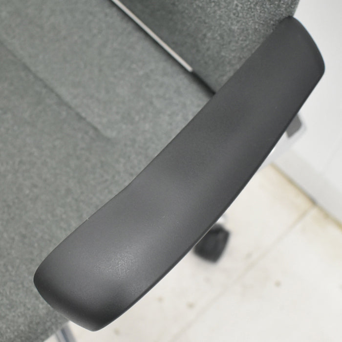 【中古】オカムラ　モードチェア　ハイバック　固定肘　ポリッシュ　2025072805【中古オフィス家具】