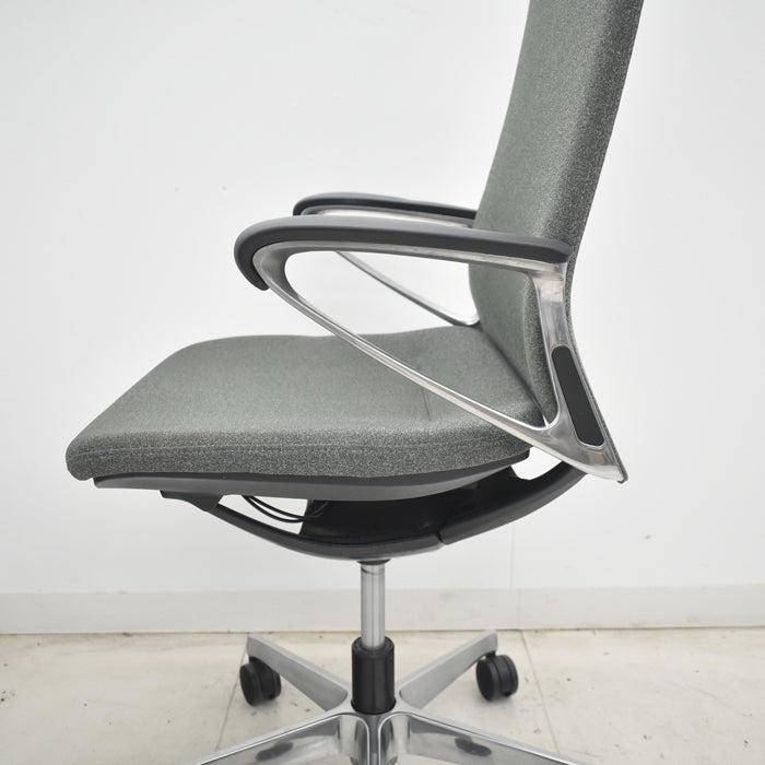 【中古】オカムラ　モードチェア　ハイバック　固定肘　ポリッシュ　2025072805【中古オフィス家具】
