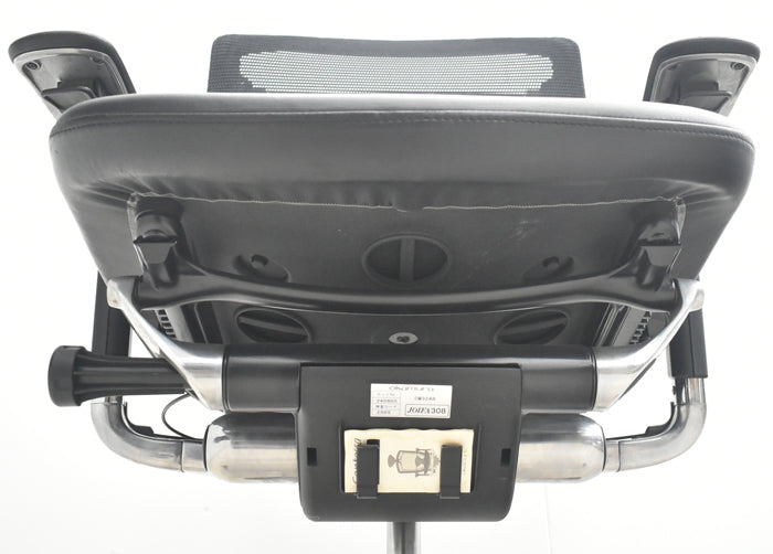 【中古】オカムラ　コンテッサ　可動肘　ランバーサポート　ポリッシュ　革張り　2025073001【中古オフィス家具】