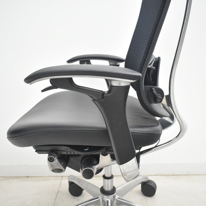 【中古】オカムラ　コンテッサ　可動肘　ランバーサポート　ポリッシュ　革張り　2025073001【中古オフィス家具】