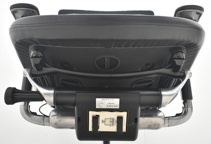 【中古】オカムラ　コンテッサ　可動肘　ランバーサポート　ポリッシュ　革張り　2025073002【中古オフィス家具】