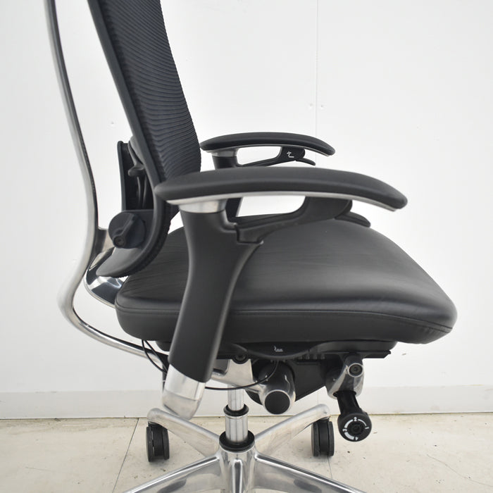【中古】オカムラ　コンテッサ　可動肘　ランバーサポート　ポリッシュ　革張り　2025073002【中古オフィス家具】