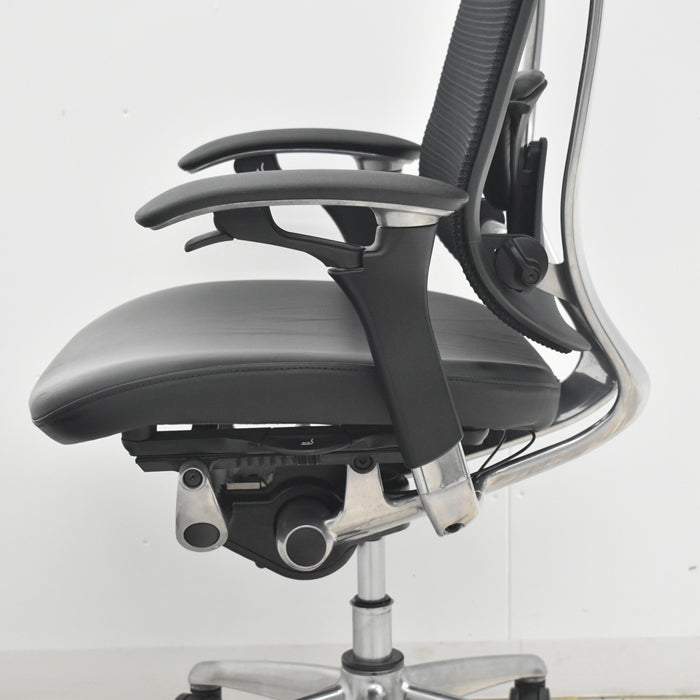 【中古】オカムラ　コンテッサ　可動肘　ランバーサポート　ポリッシュ　革張り　2025073003【中古オフィス家具】