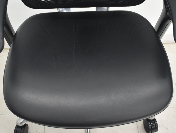 【中古】オカムラ　コンテッサ　可動肘　ランバーサポート　ポリッシュ　革張り　2025073004【中古オフィス家具】