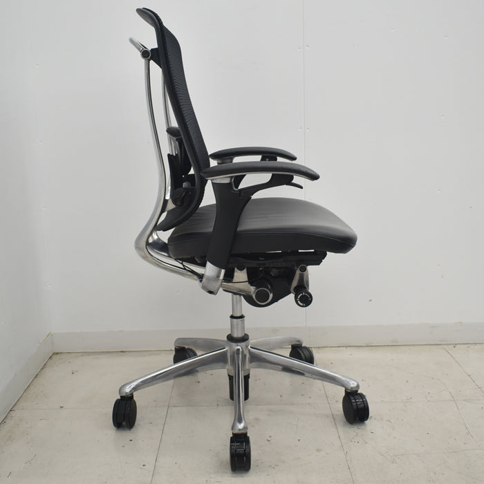 【中古】オカムラ　コンテッサ　可動肘　ランバーサポート　ポリッシュ　革張り　2025073004【中古オフィス家具】