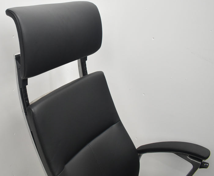 【中古】オカムラ　デューク　エクストラハイバック　可動ヘッドレスト　固定肘　アルミポリッシュ　ランバーサポート　革張り　2025073104【中古オフィス家具】