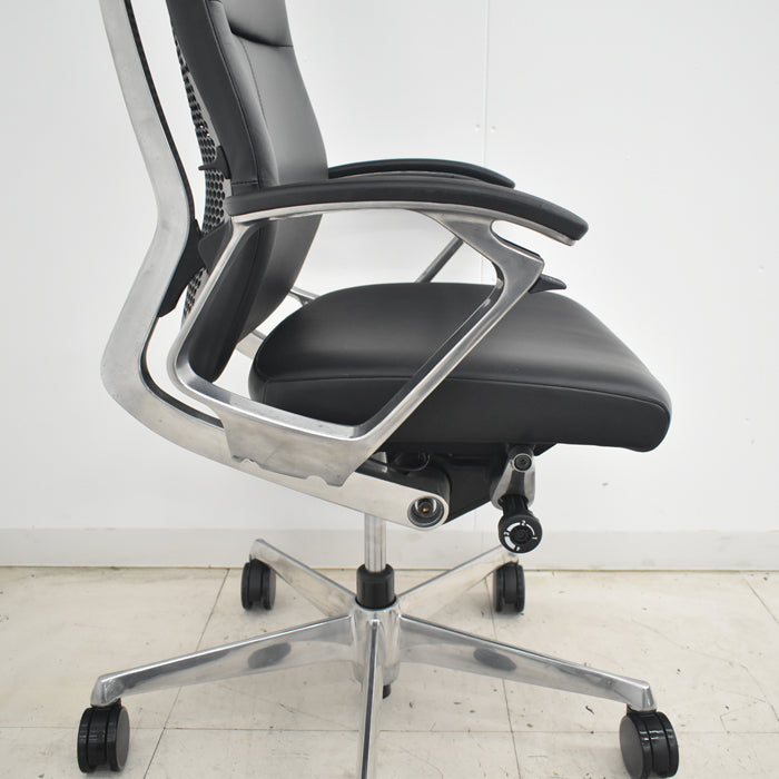 【中古】オカムラ　デューク　エクストラハイバック　可動ヘッドレスト　固定肘　アルミポリッシュ　ランバーサポート　革張り　2025073104【中古オフィス家具】