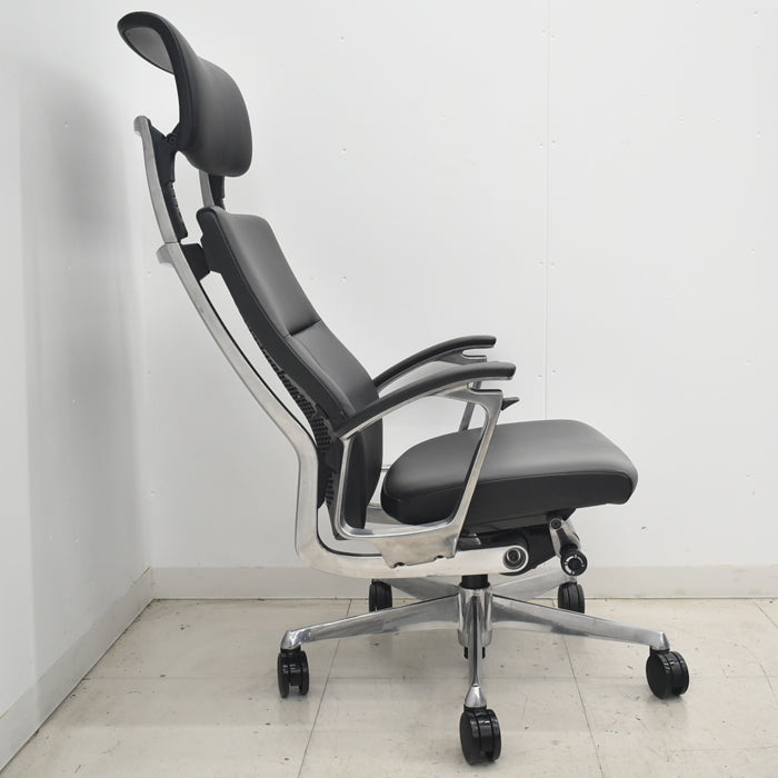 【中古】オカムラ　デューク　エクストラハイバック　可動ヘッドレスト　固定肘　アルミポリッシュ　ランバーサポート　革張り　2025073104【中古オフィス家具】