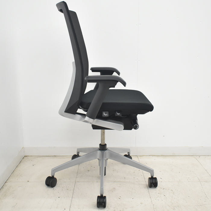 【中古】イトーキ　ヴェント　ハイバック　可動肘　シルバー脚　2025073106【中古オフィス家具】