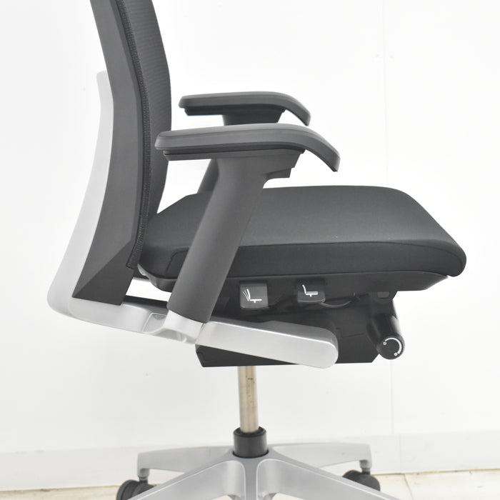 【中古】イトーキ　ヴェント　ハイバック　可動肘　シルバー脚　2025073106【中古オフィス家具】